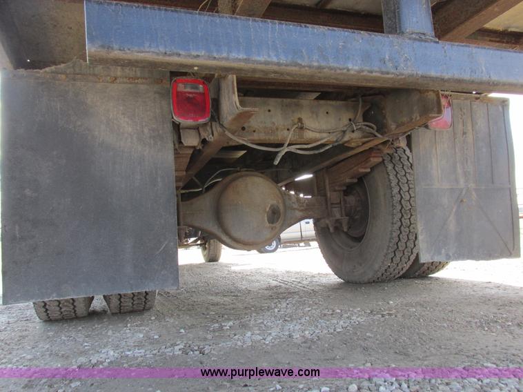 image for item I8769 1991 GMC TopKick flatbed truck