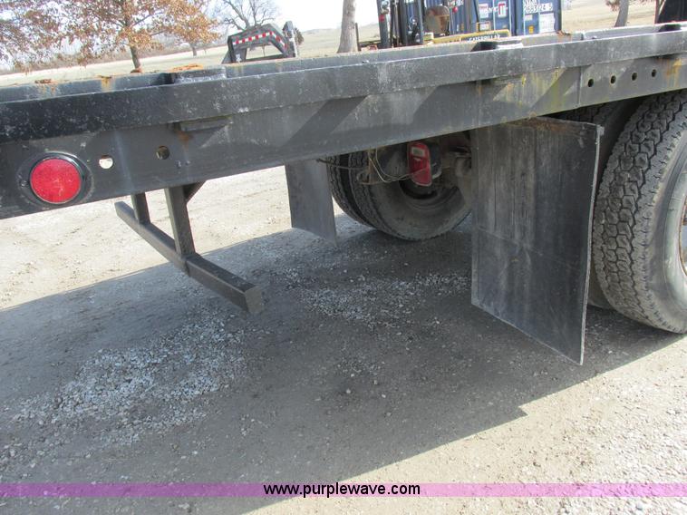 image for item I8769 1991 GMC TopKick flatbed truck