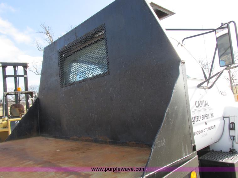 image for item I8769 1991 GMC TopKick flatbed truck