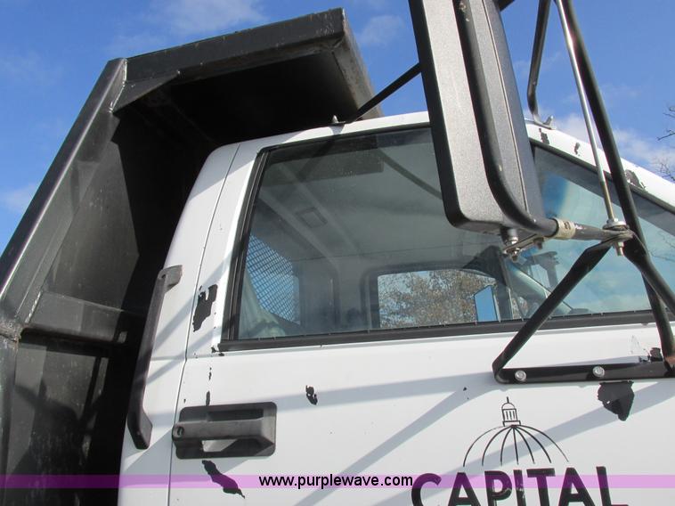 image for item I8769 1991 GMC TopKick flatbed truck