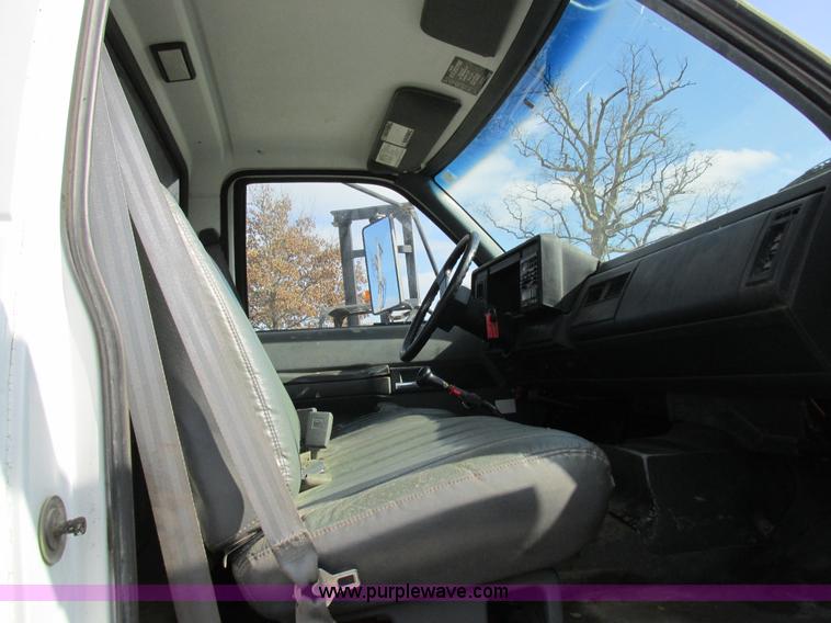 image for item I8769 1991 GMC TopKick flatbed truck