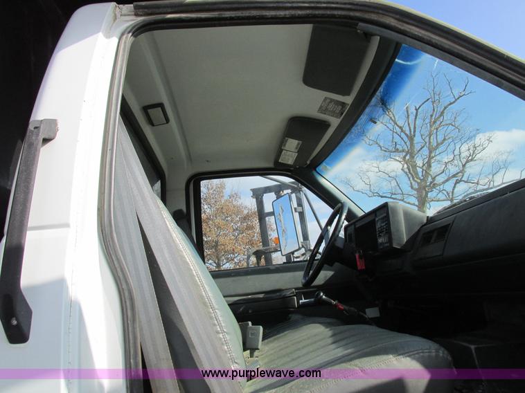 image for item I8769 1991 GMC TopKick flatbed truck