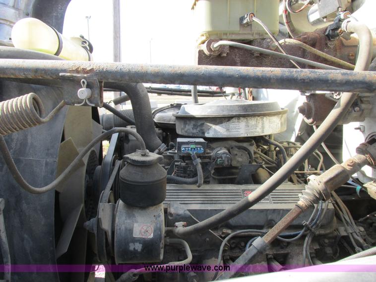 image for item I8769 1991 GMC TopKick flatbed truck