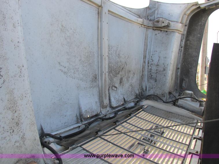 image for item I8769 1991 GMC TopKick flatbed truck