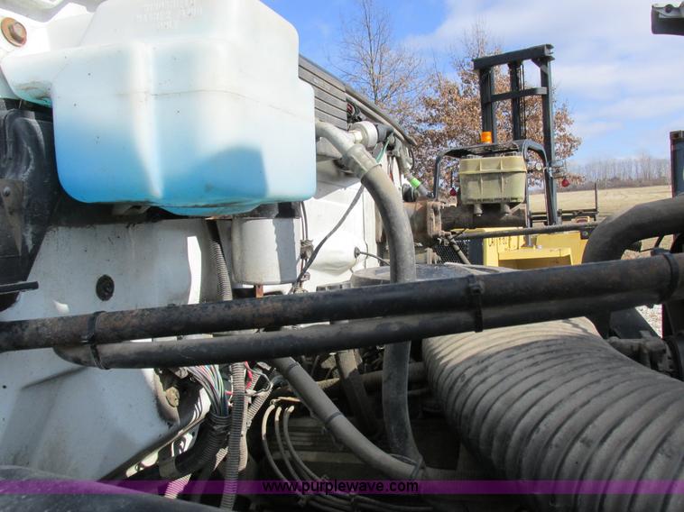 image for item I8769 1991 GMC TopKick flatbed truck