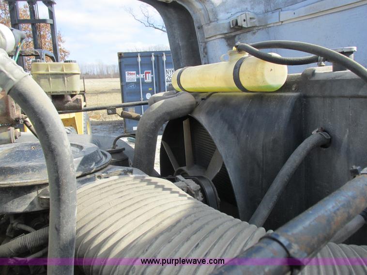 image for item I8769 1991 GMC TopKick flatbed truck