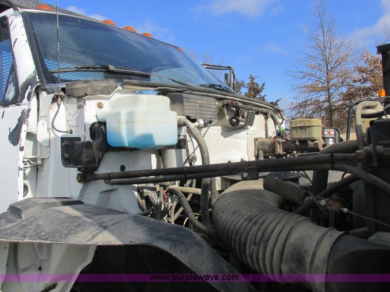 image for item I8769 1991 GMC TopKick flatbed truck