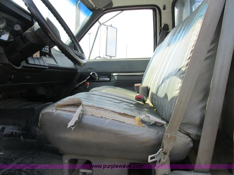 image for item I8769 1991 GMC TopKick flatbed truck