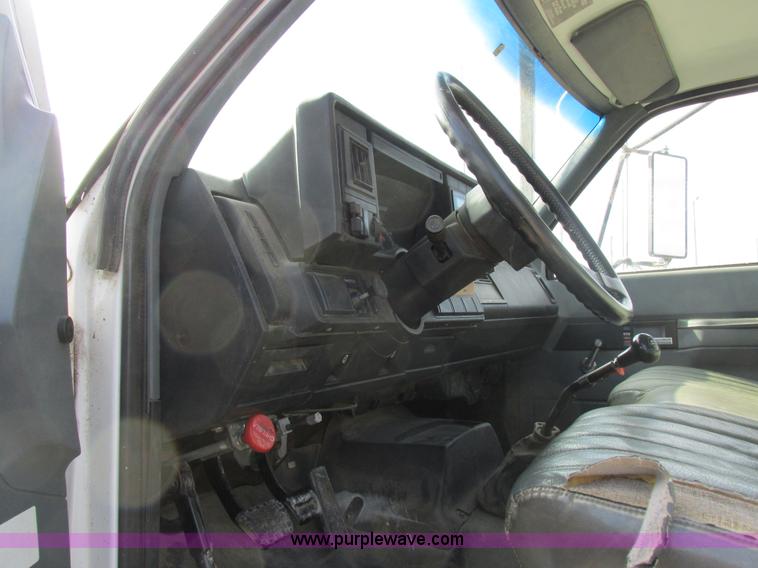 image for item I8769 1991 GMC TopKick flatbed truck