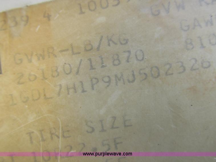 image for item I8769 1991 GMC TopKick flatbed truck