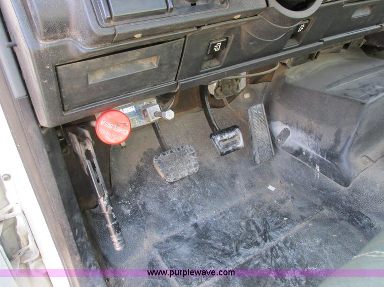 image for item I8769 1991 GMC TopKick flatbed truck