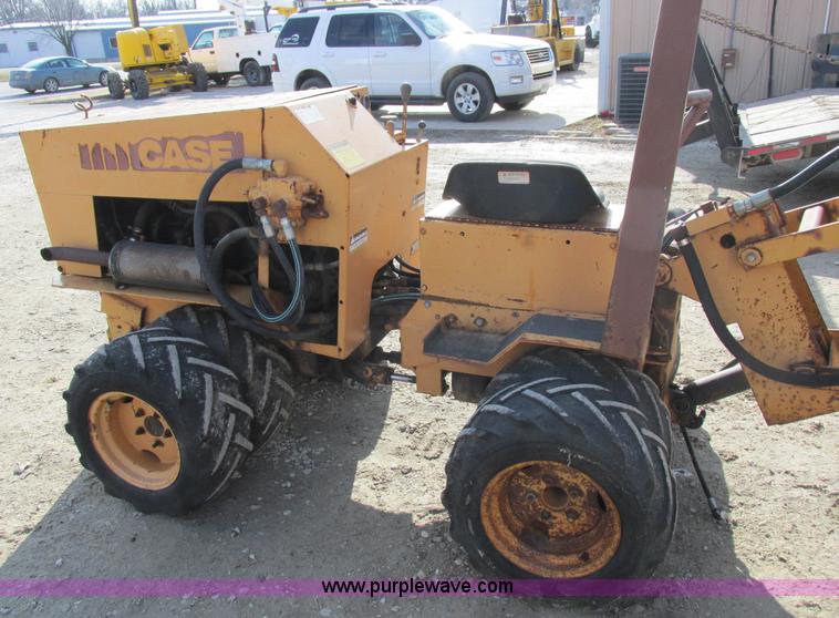 image for item I8784 1979 Case Maxi Sneaker vibratory plow