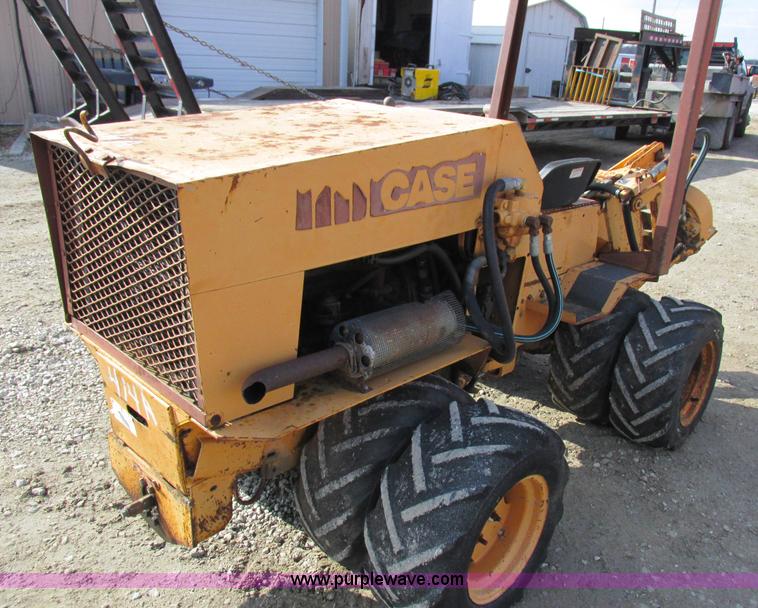 image for item I8784 1979 Case Maxi Sneaker vibratory plow