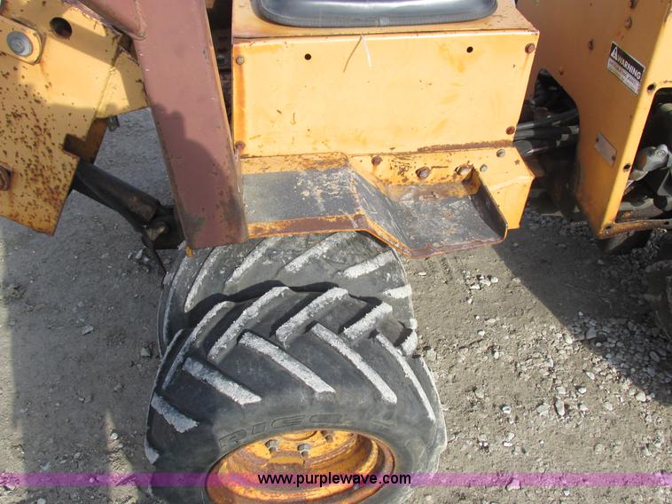 image for item I8784 1979 Case Maxi Sneaker vibratory plow