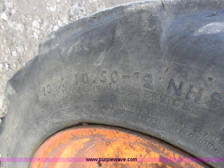 image for item I8784 1979 Case Maxi Sneaker vibratory plow