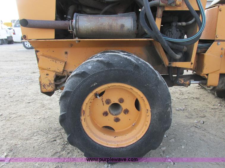 image for item I8784 1979 Case Maxi Sneaker vibratory plow