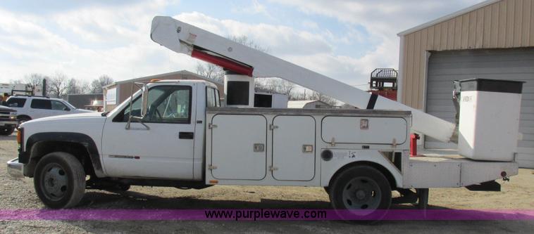 image for item I8787 1994 GMC Sierra 3500 bucket truck