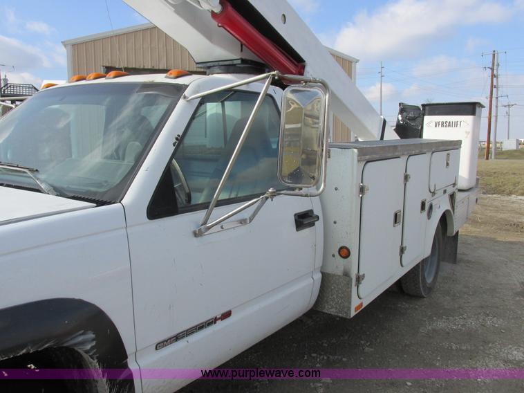 image for item I8787 1994 GMC Sierra 3500 bucket truck