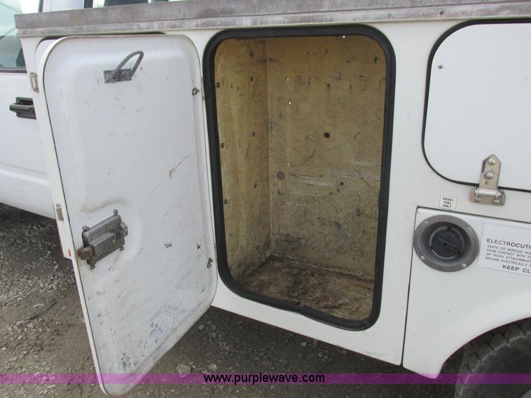 image for item I8787 1994 GMC Sierra 3500 bucket truck