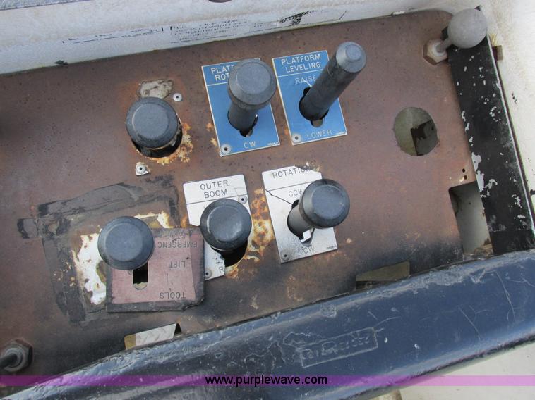 image for item I8787 1994 GMC Sierra 3500 bucket truck