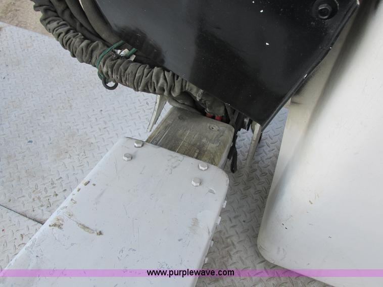 image for item I8787 1994 GMC Sierra 3500 bucket truck