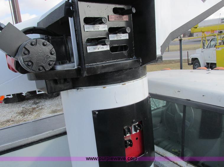 image for item I8787 1994 GMC Sierra 3500 bucket truck