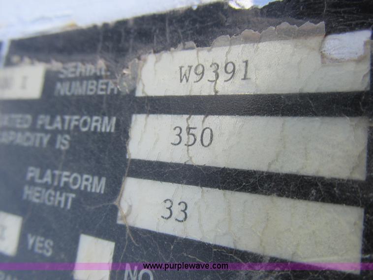 image for item I8787 1994 GMC Sierra 3500 bucket truck