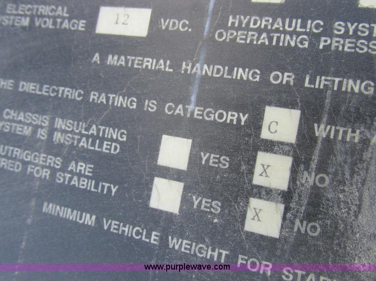 image for item I8787 1994 GMC Sierra 3500 bucket truck