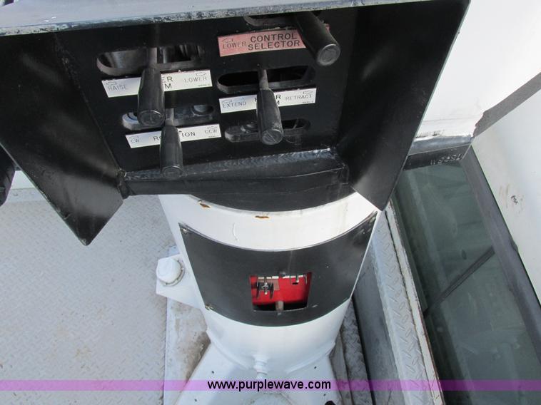 image for item I8787 1994 GMC Sierra 3500 bucket truck