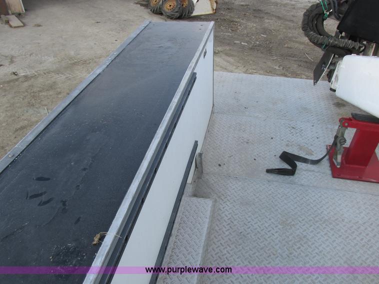 image for item I8787 1994 GMC Sierra 3500 bucket truck