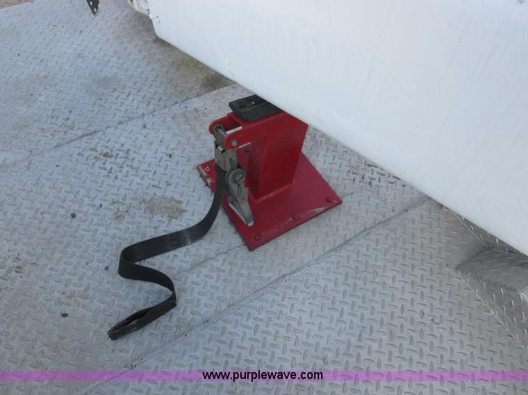 image for item I8787 1994 GMC Sierra 3500 bucket truck