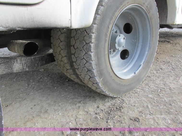 image for item I8787 1994 GMC Sierra 3500 bucket truck