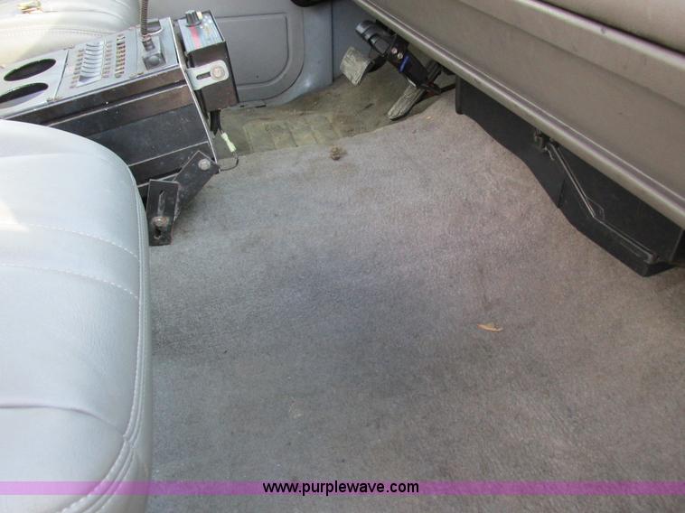 image for item I8787 1994 GMC Sierra 3500 bucket truck