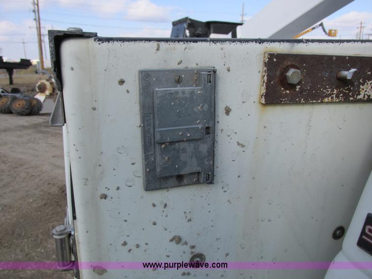 image for item I8787 1994 GMC Sierra 3500 bucket truck