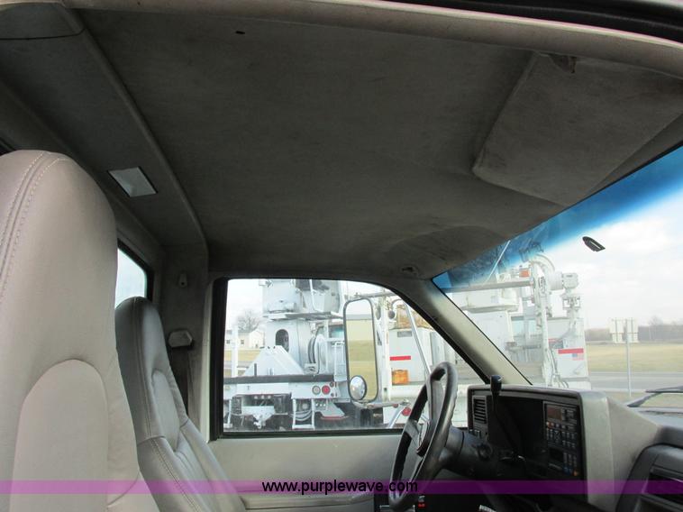 image for item I8787 1994 GMC Sierra 3500 bucket truck