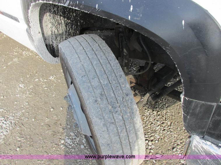 image for item I8787 1994 GMC Sierra 3500 bucket truck