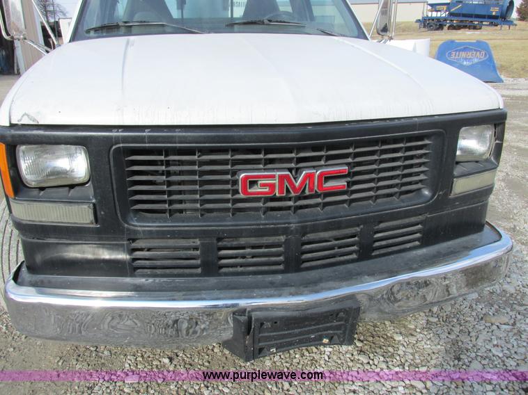 image for item I8787 1994 GMC Sierra 3500 bucket truck