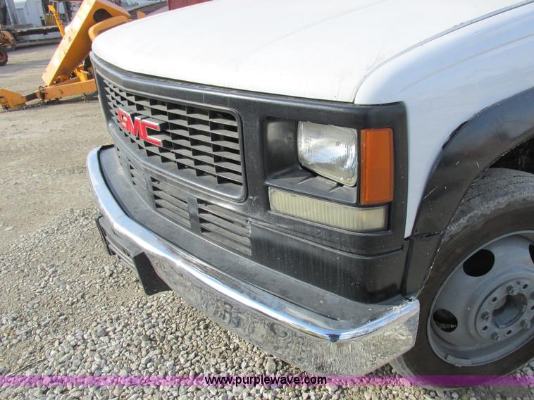 image for item I8787 1994 GMC Sierra 3500 bucket truck