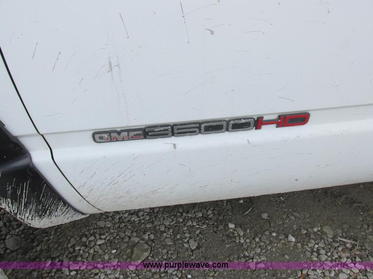 image for item I8787 1994 GMC Sierra 3500 bucket truck