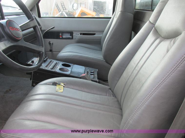 image for item I8787 1994 GMC Sierra 3500 bucket truck