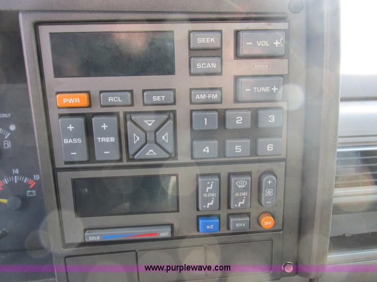 image for item I8787 1994 GMC Sierra 3500 bucket truck