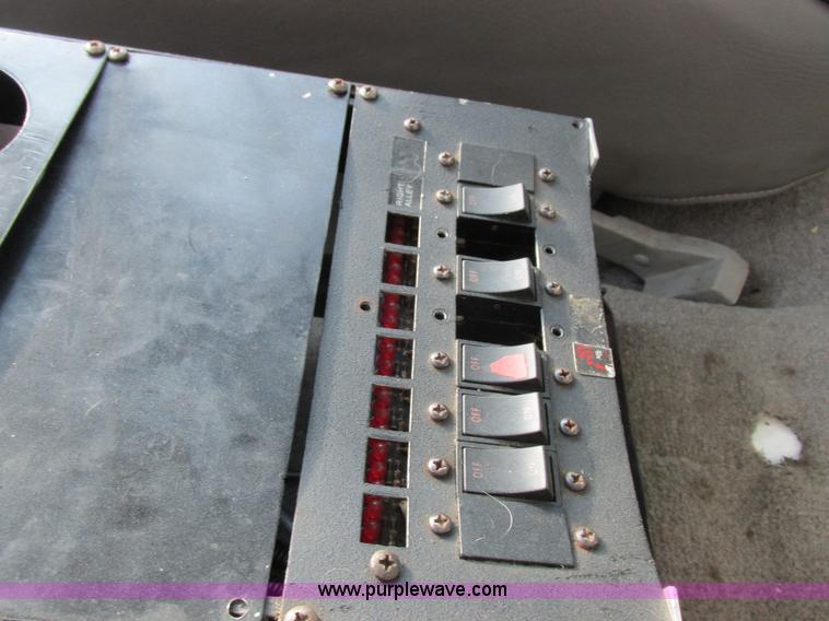 image for item I8787 1994 GMC Sierra 3500 bucket truck