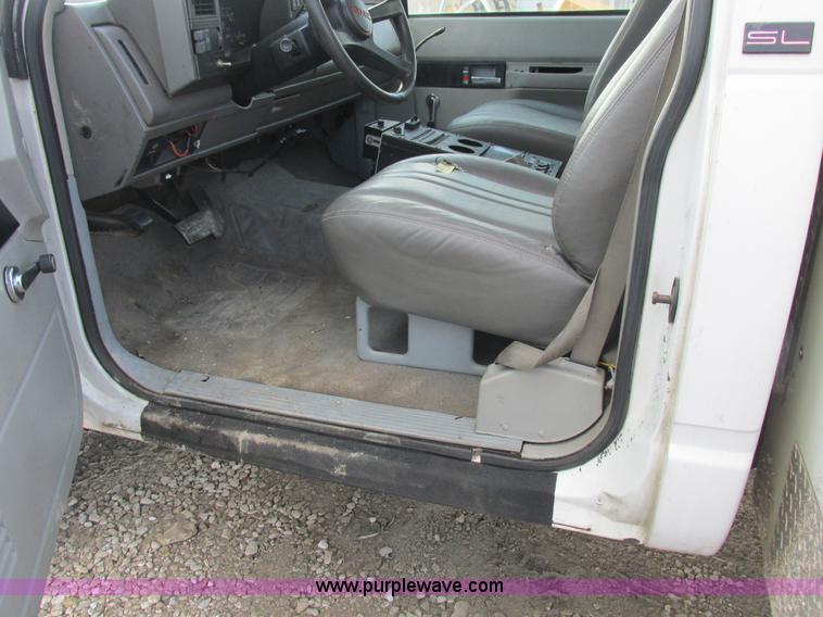 image for item I8787 1994 GMC Sierra 3500 bucket truck