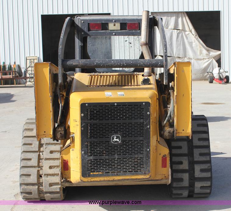 image for item J2323 2006 John Deere CT332 skid steer