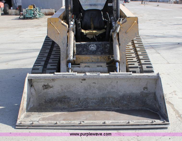 image for item J2323 2006 John Deere CT332 skid steer