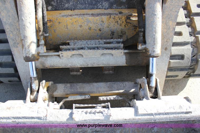 image for item J2323 2006 John Deere CT332 skid steer