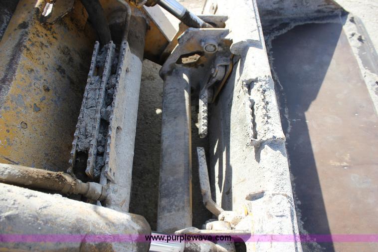 image for item J2323 2006 John Deere CT332 skid steer