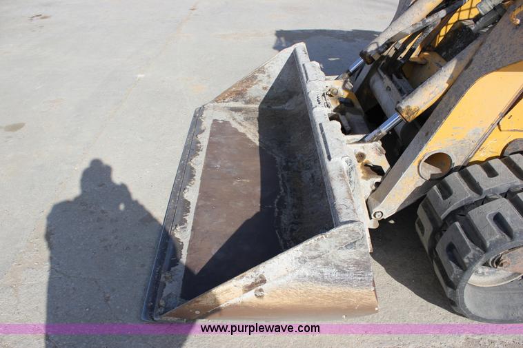 image for item J2323 2006 John Deere CT332 skid steer