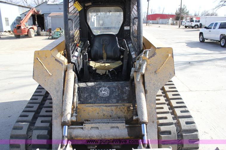 image for item J2323 2006 John Deere CT332 skid steer