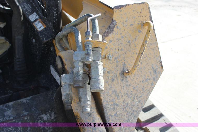 image for item J2323 2006 John Deere CT332 skid steer